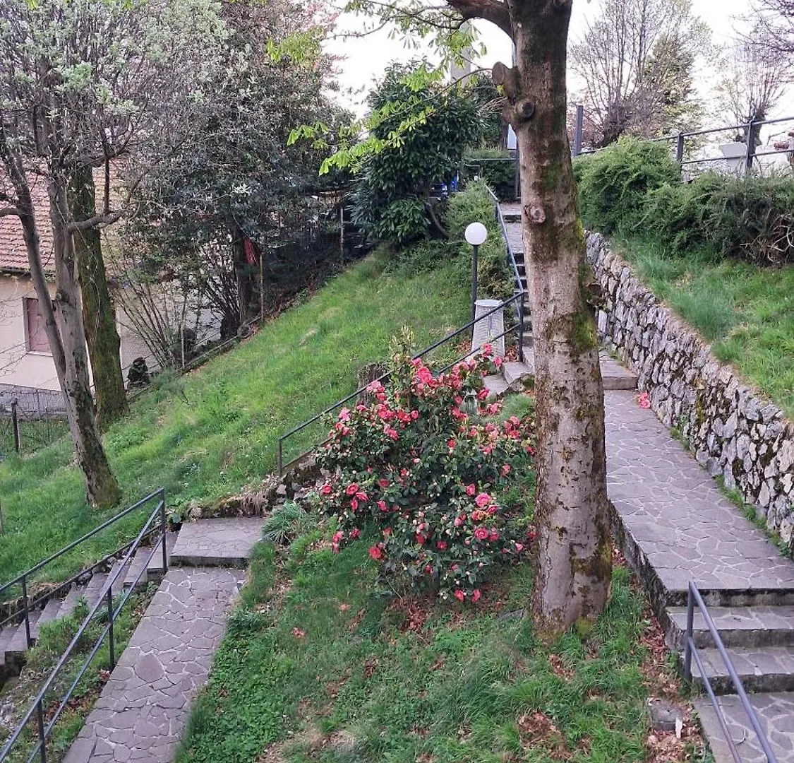 Alfaro54 Apartman Brunate